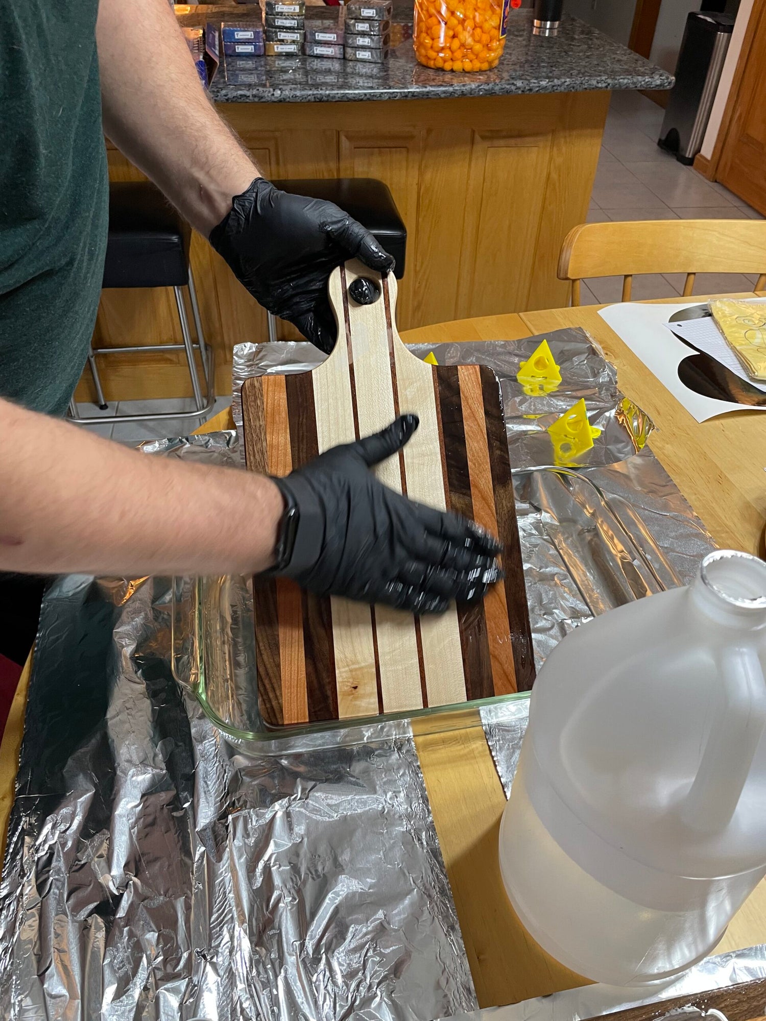 Giving a mineral oil bath to a breadboard style cutting board